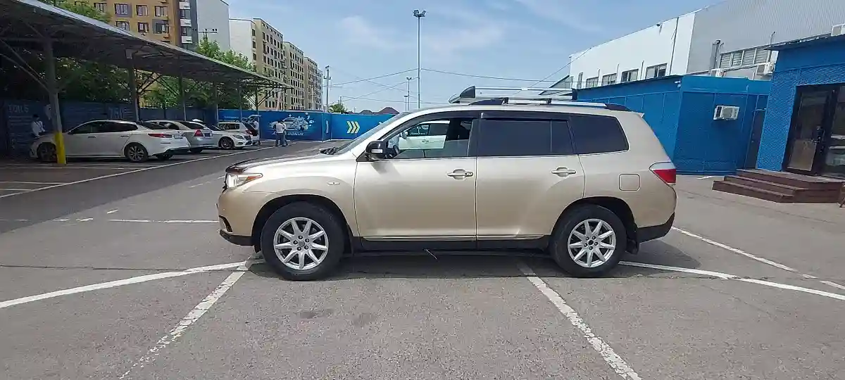 Toyota Highlander 2013 года за 12 500 000 тг. в Алматы