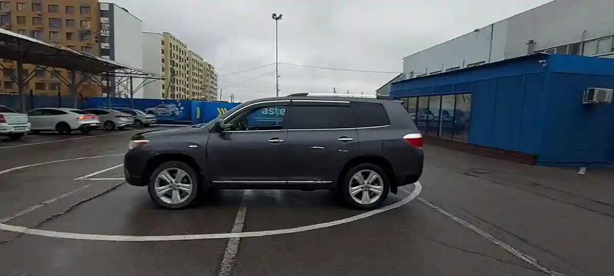 Toyota Highlander 2011 года за 11 000 000 тг. в Алматы