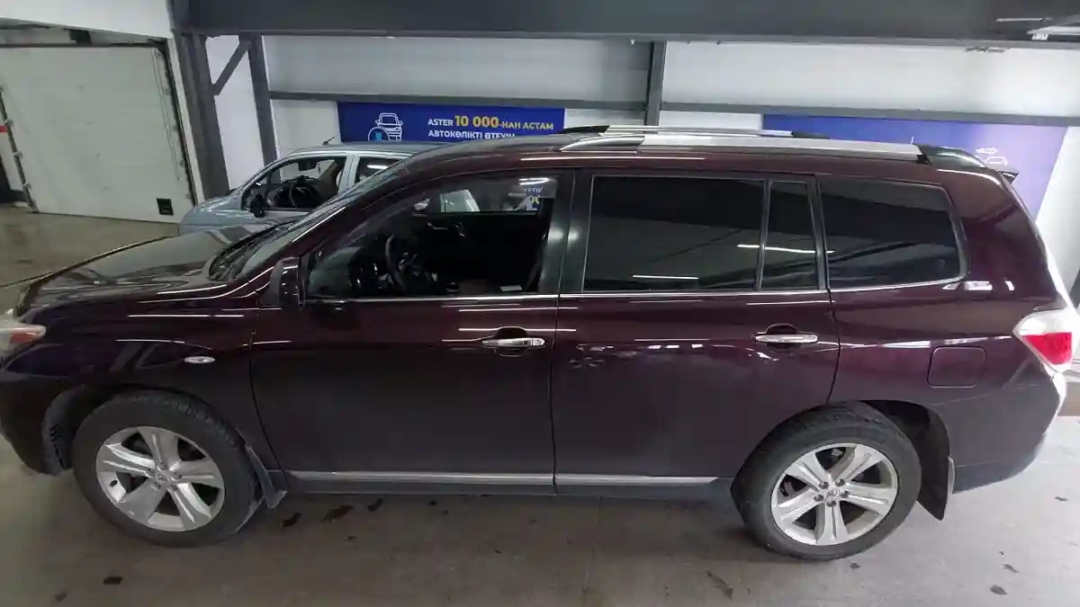 Toyota Highlander 2012 года за 13 000 000 тг. в Астана