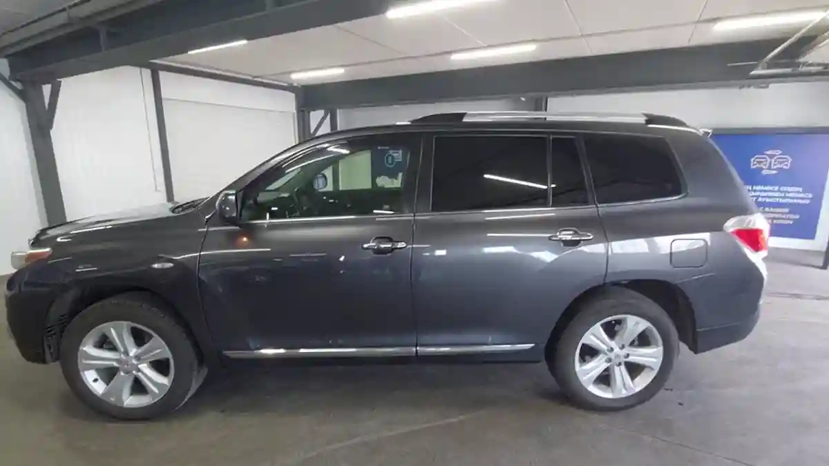 Toyota Highlander 2013 года за 15 000 000 тг. в Астана