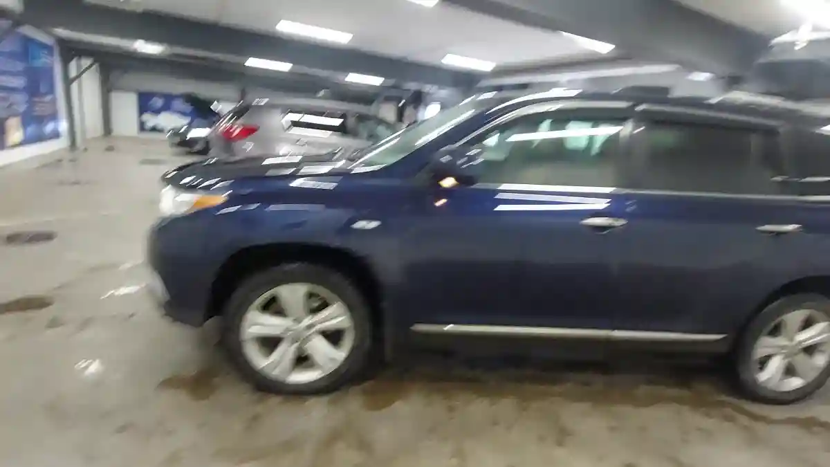 Toyota Highlander 2013 года за 13 000 000 тг. в Астана
