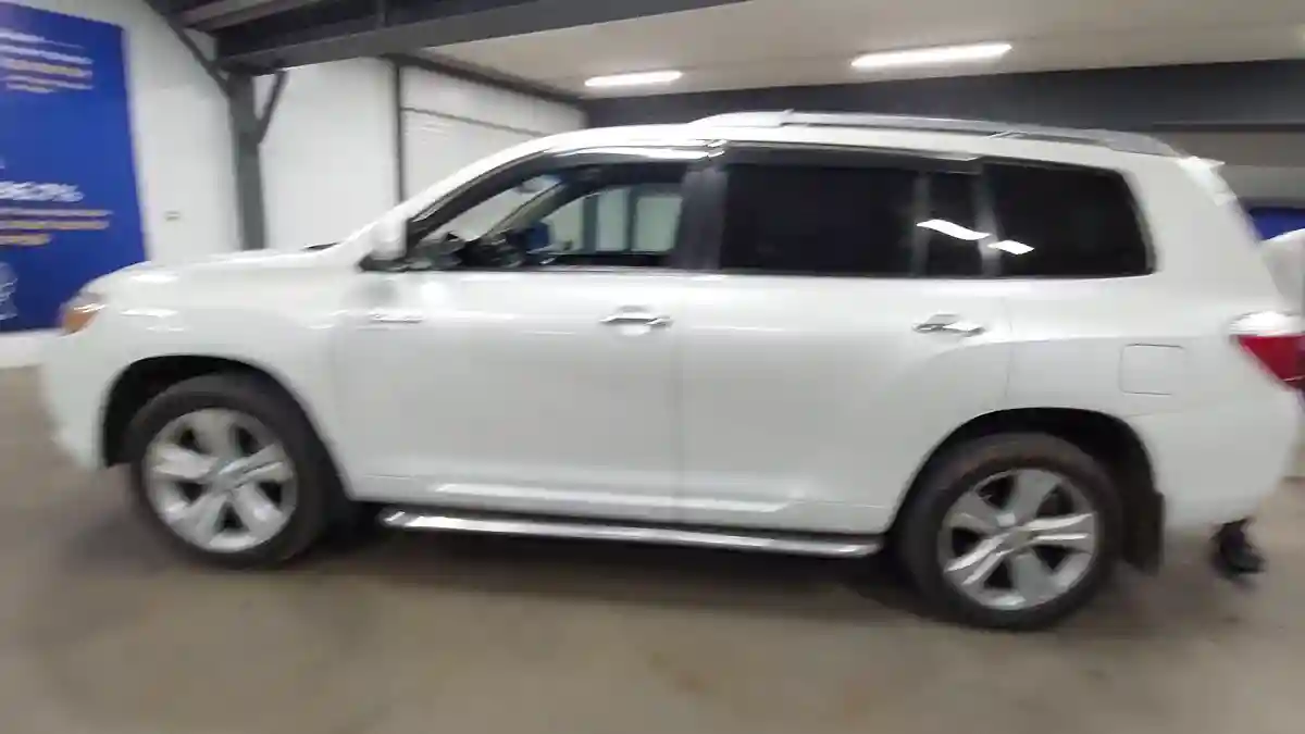 Toyota Highlander 2009 года за 13 000 000 тг. в Астана