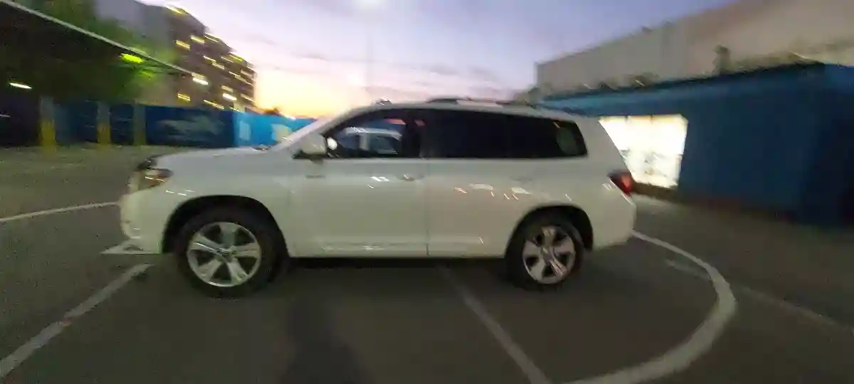 Toyota Highlander 2008 года за 10 500 000 тг. в Алматы