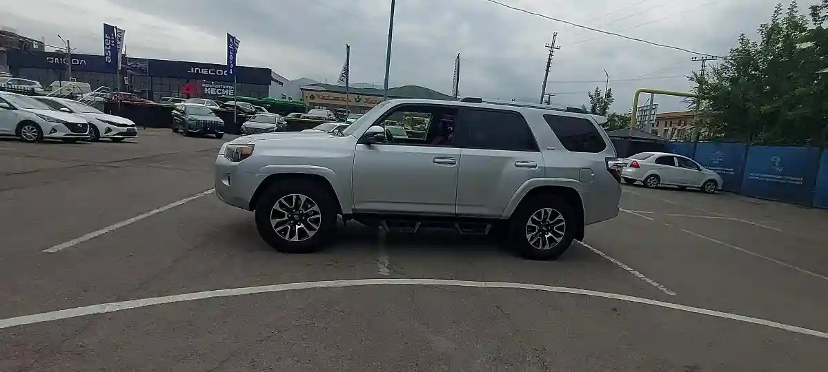 Toyota 4Runner 2020 года за 19 000 000 тг. в Алматы