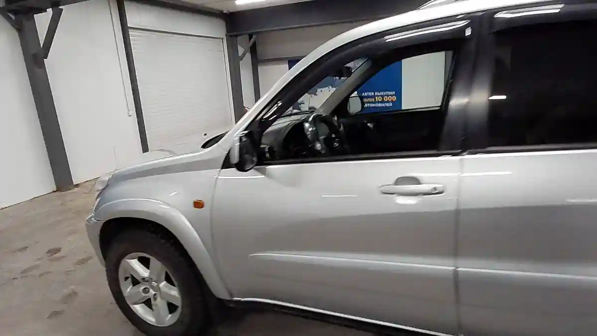 Toyota RAV4 2004 года за 6 000 000 тг. в Астана