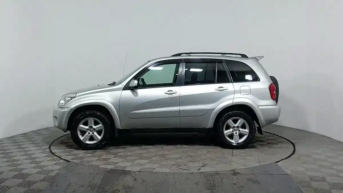 Toyota RAV4 2004 года за 5 140 000 тг. в Астана