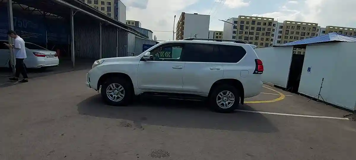 Toyota Land Cruiser Prado 2013 года за 17 500 000 тг. в Алматы