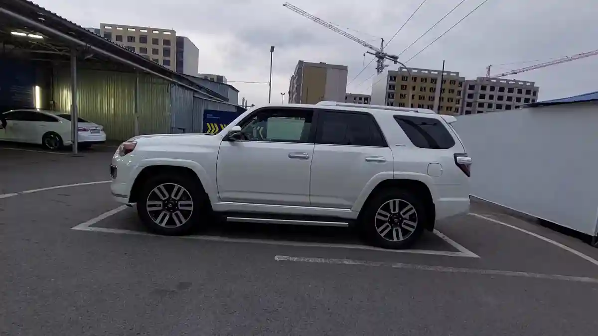 Toyota 4Runner 2021 года за 25 000 000 тг. в Алматы