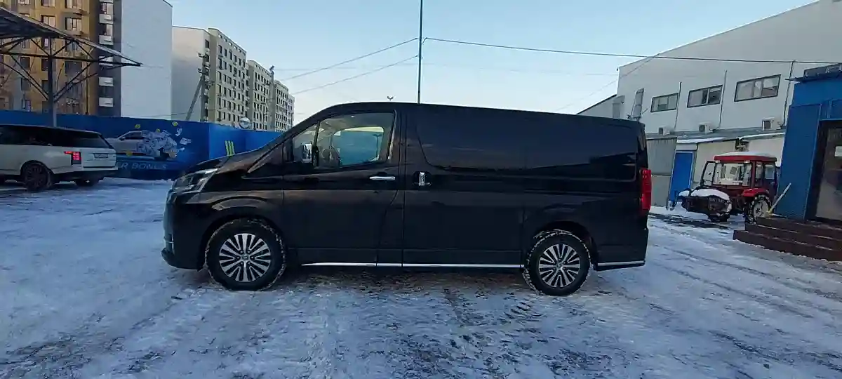 Toyota Granvia 2021 года за 32 000 000 тг. в Алматы