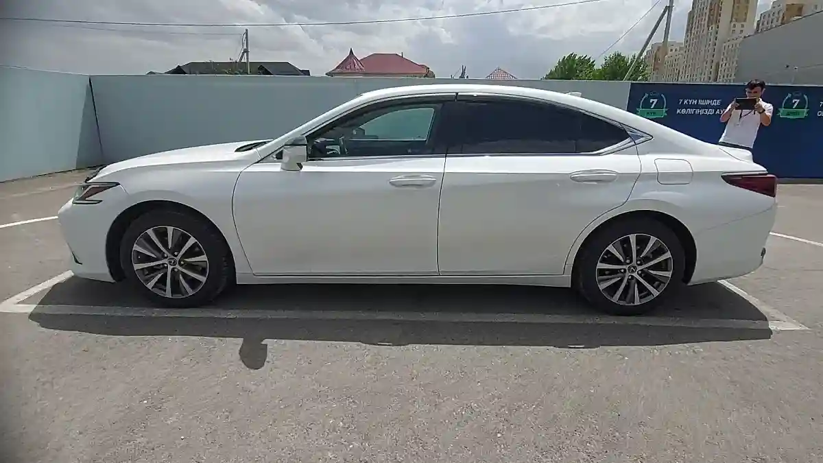 Lexus ES 2021 года за 25 000 000 тг. в Шымкент