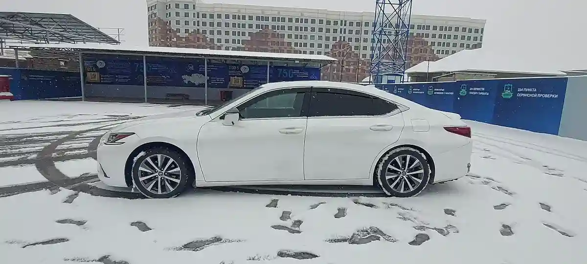Lexus ES 2018 года за 18 000 000 тг. в Шымкент