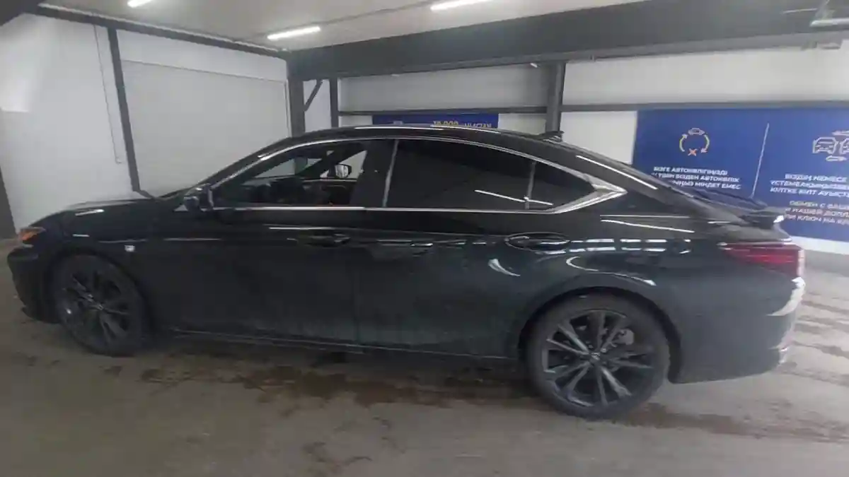 Lexus ES 2021 года за 27 000 000 тг. в Астана