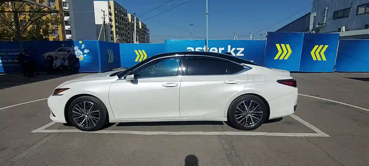 Lexus ES 2022 года за 22 500 000 тг. в Алматы