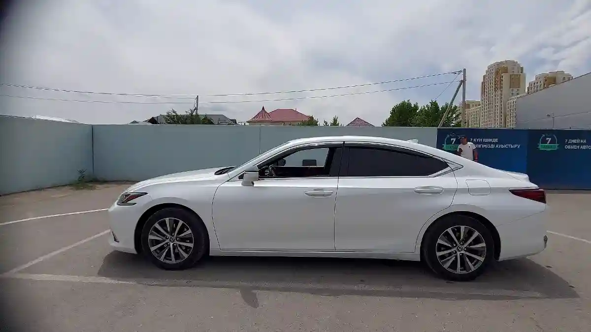 Lexus ES 2018 года за 20 000 000 тг. в Шымкент