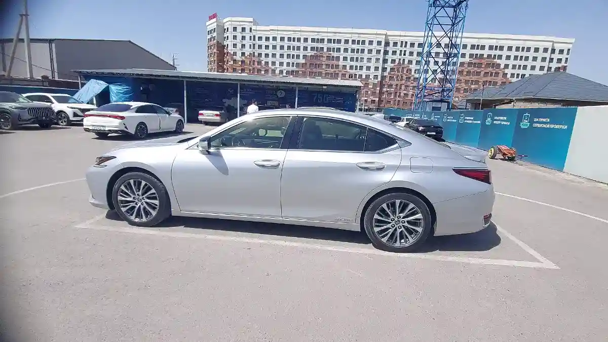 Lexus ES 2018 года за 19 000 000 тг. в Шымкент