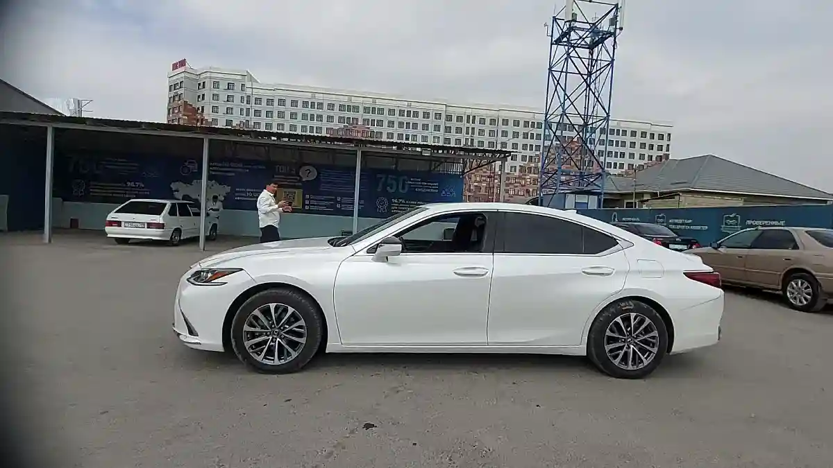 Lexus ES 2022 года за 18 000 000 тг. в Шымкент
