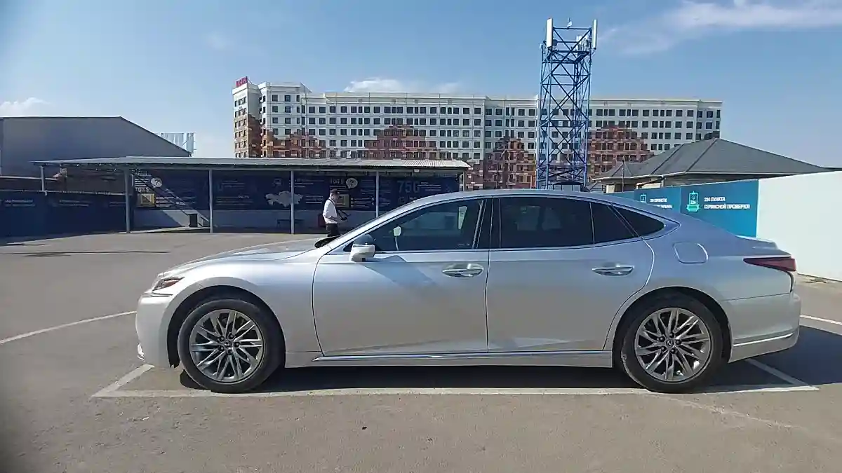 Lexus LS 2018 года за 35 000 000 тг. в Шымкент