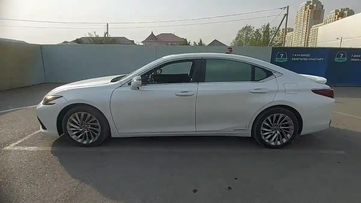 Lexus ES 2021 года за 24 000 000 тг. в Шымкент