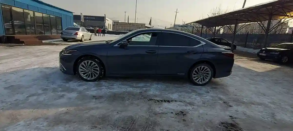 Lexus ES 2022 года за 24 000 000 тг. в Алматы