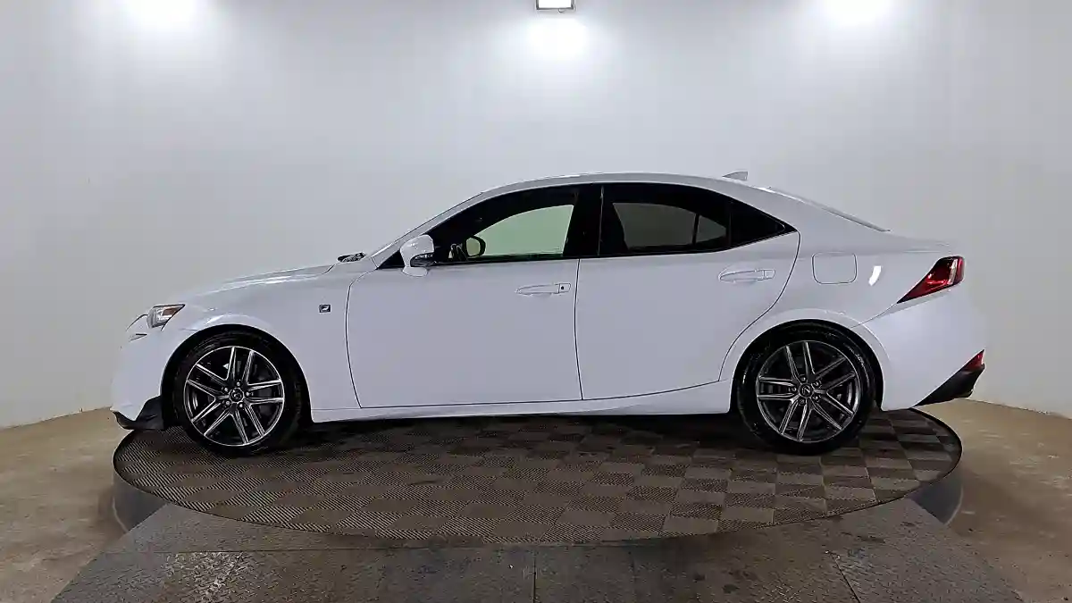 Lexus IS 2015 года за 12 553 000 тг. в Актобе