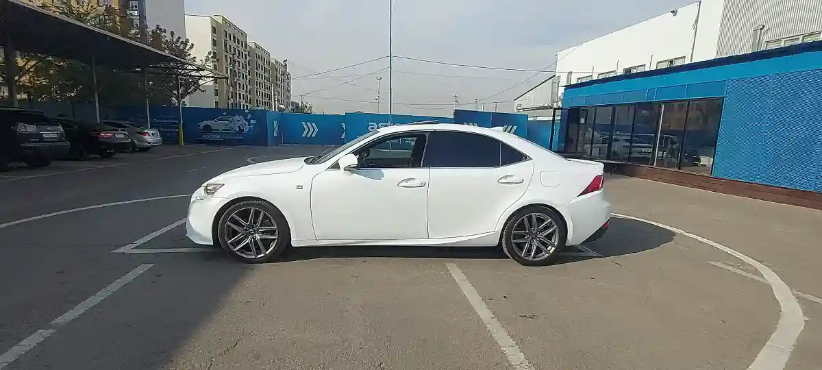 Lexus IS 2016 года за 13 200 000 тг. в Алматы