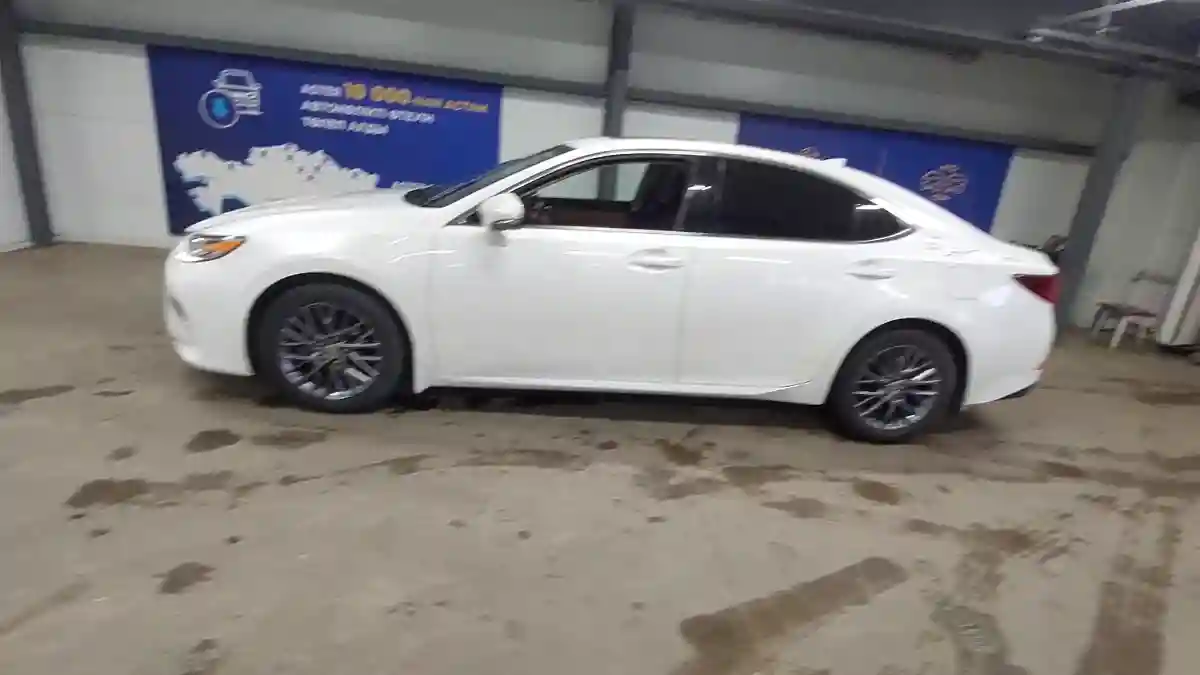 Lexus ES 2018 года за 17 500 000 тг. в Астана