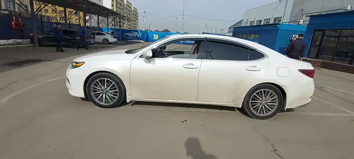 Lexus ES 2015 года за 16 000 000 тг. в Алматы