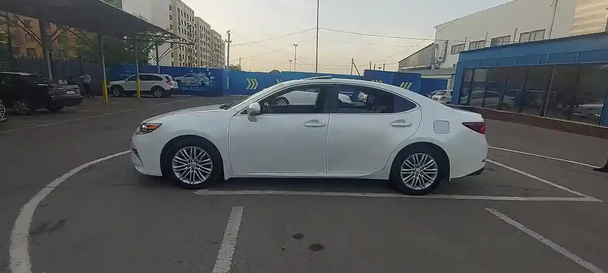 Lexus ES 2016 года за 15 495 000 тг. в Алматы