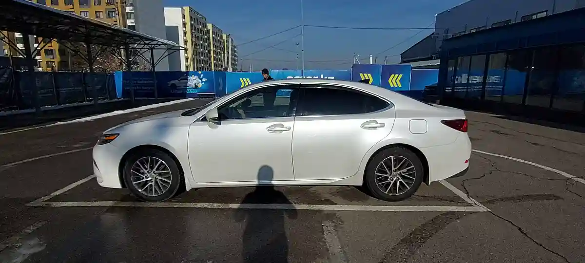 Lexus ES 2018 года за 22 000 000 тг. в Алматы