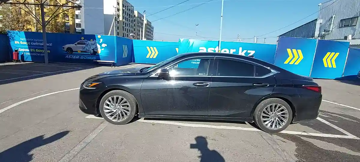 Lexus ES 2018 года за 18 000 000 тг. в Алматы