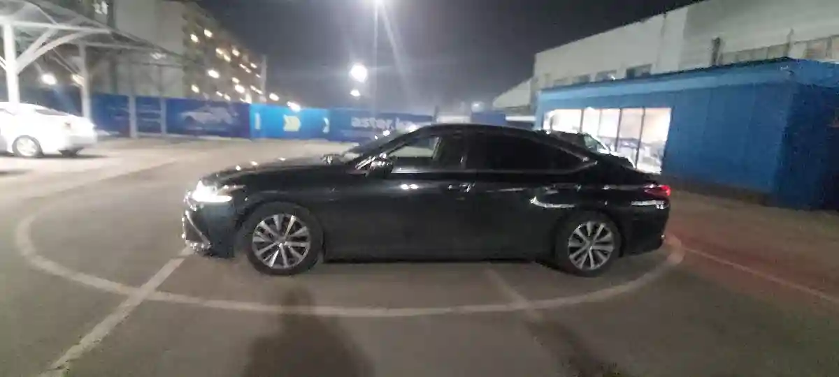 Lexus ES 2018 года за 14 500 000 тг. в Алматы