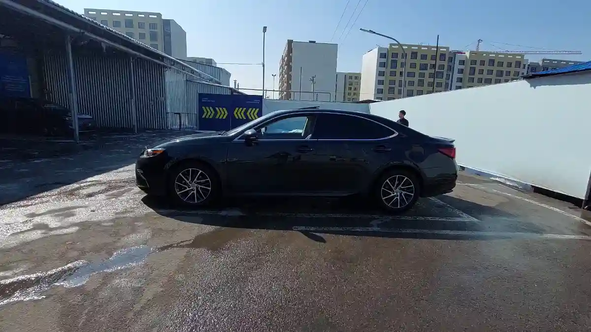 Lexus ES 2016 года за 15 000 000 тг. в Алматы