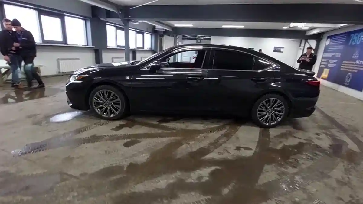 Lexus ES 2018 года за 22 500 000 тг. в Астана