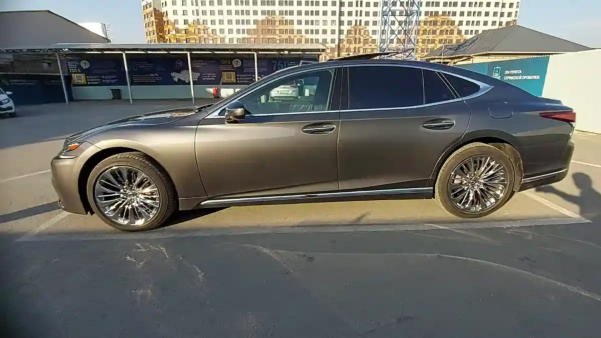 Lexus LS 2018 года за 33 000 000 тг. в Шымкент