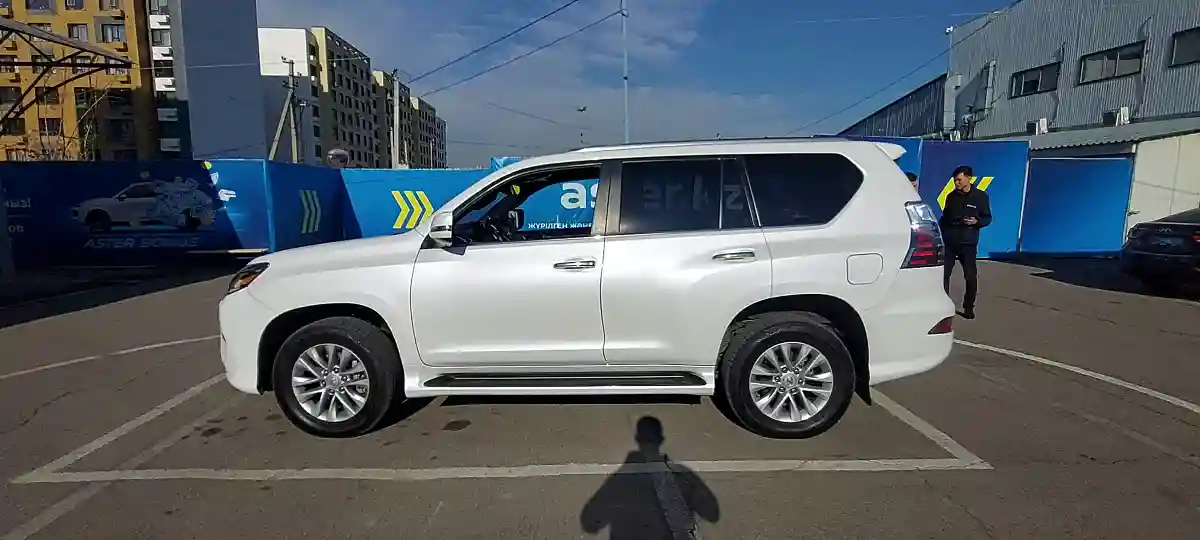 Lexus GX 2021 года за 30 000 000 тг. в Алматы