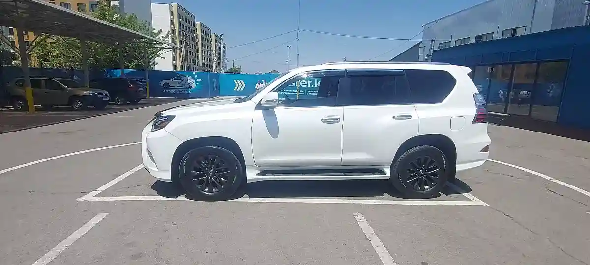Lexus GX 2019 года за 30 000 000 тг. в Алматы