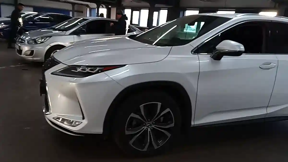 Lexus RX 2019 года за 20 000 000 тг. в Астана