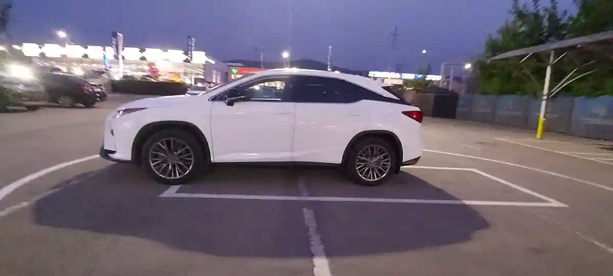Lexus RX 2017 года за 22 000 000 тг. в Алматы