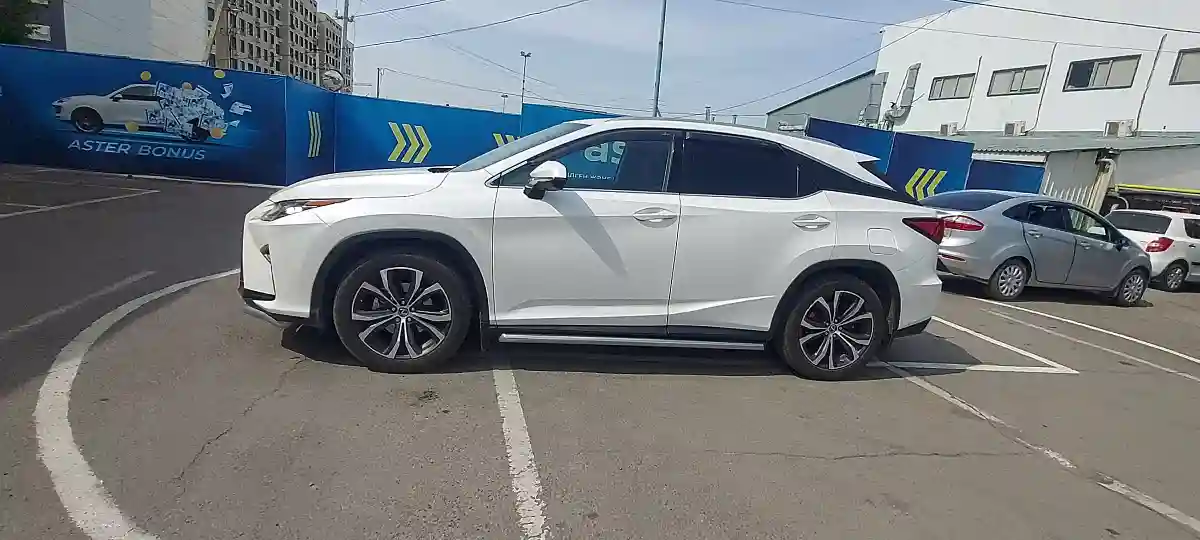 Lexus RX 2018 года за 20 000 000 тг. в Алматы