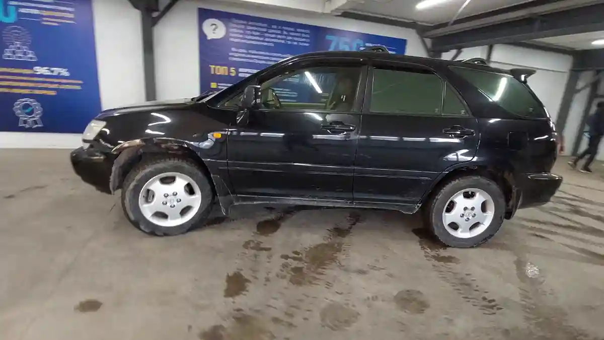 Lexus RX 2001 года за 6 000 000 тг. в Астана