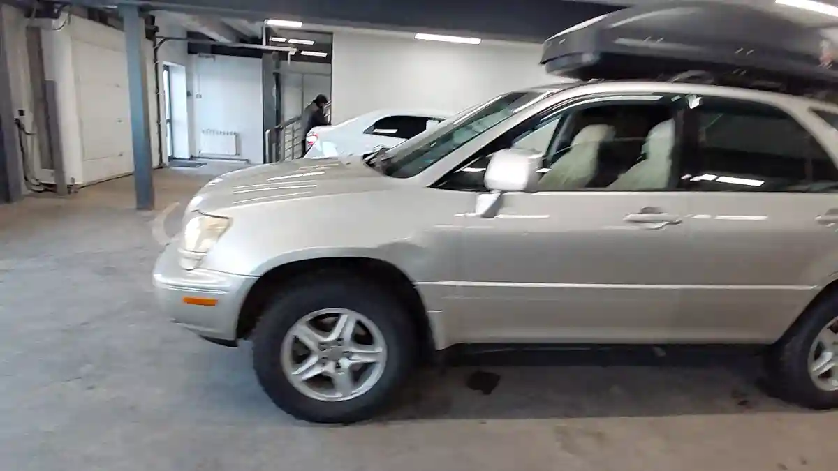 Lexus RX 2001 года за 5 500 000 тг. в Астана