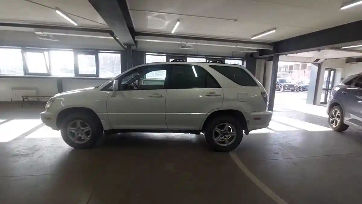 Lexus RX 2001 года за 5 000 000 тг. в Астана