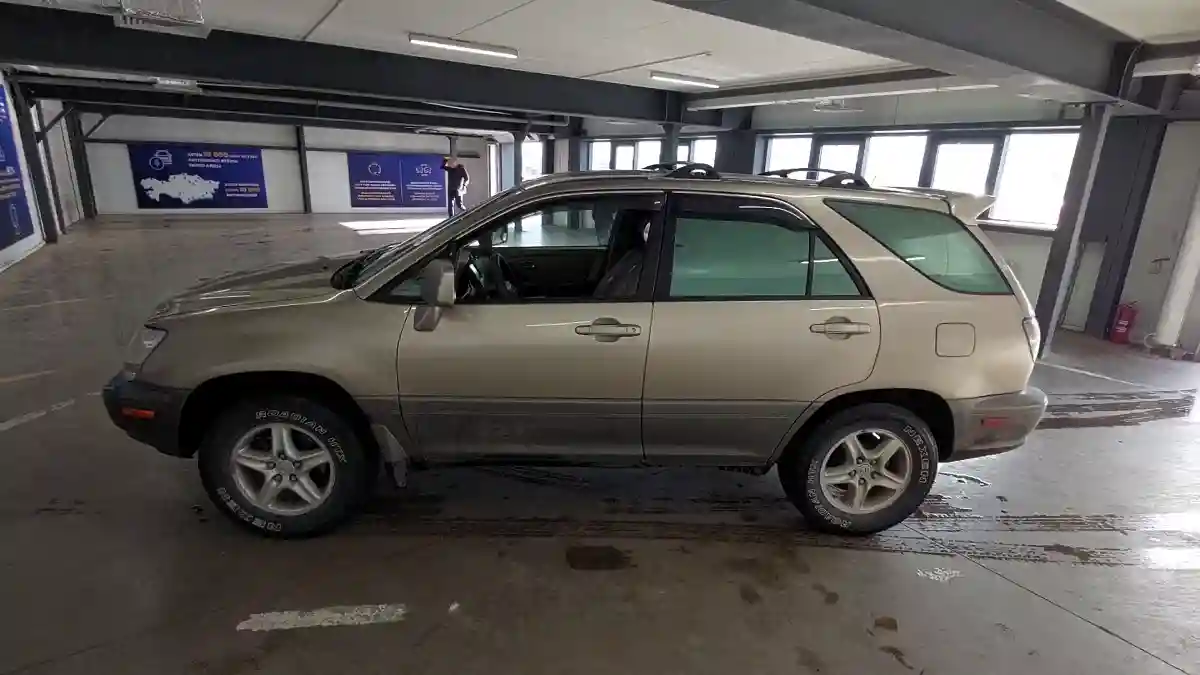 Lexus RX 2001 года за 5 000 000 тг. в Астана