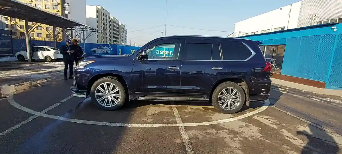 Lexus LX 2016 года за 35 000 000 тг. в Алматы