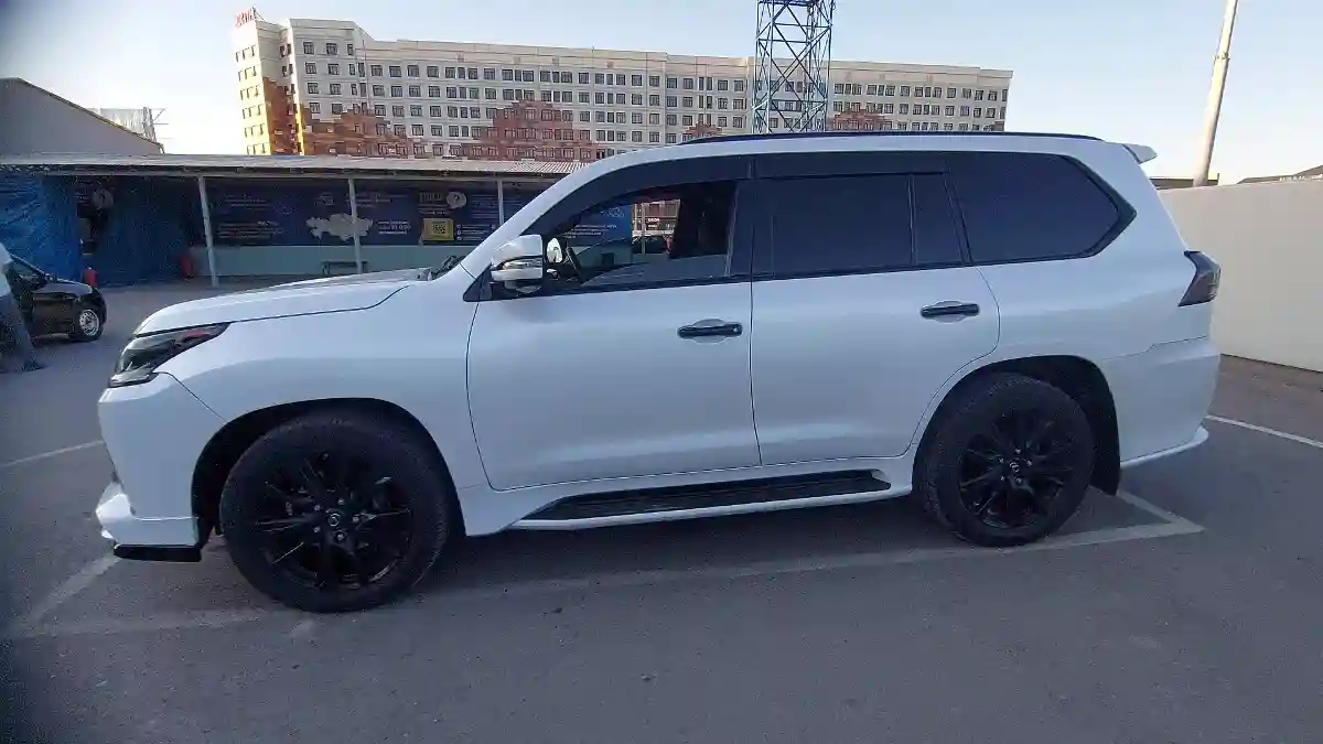 Lexus LX 2018 года за 49 000 000 тг. в Шымкент