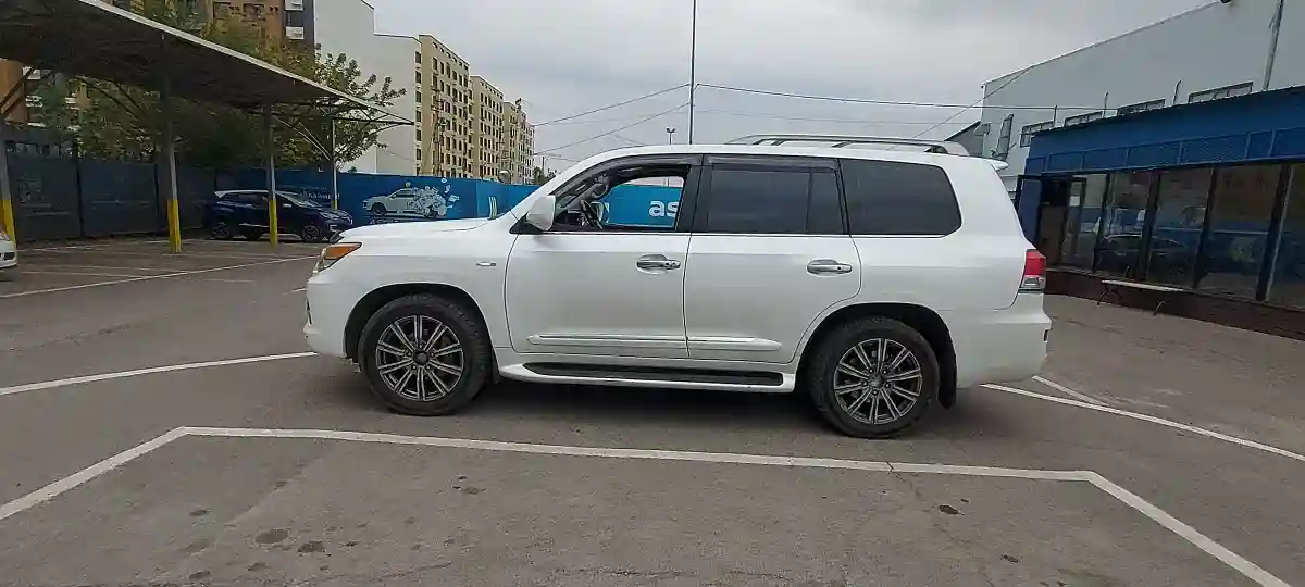 Lexus LX 2011 года за 18 000 000 тг. в Алматы