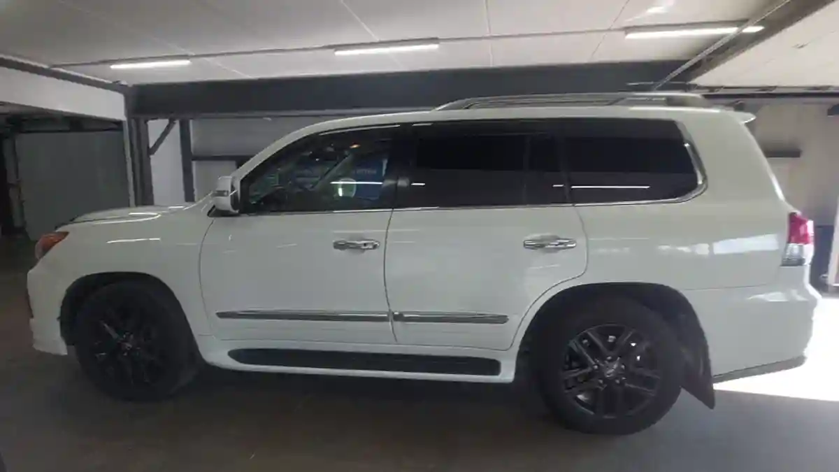 Lexus LX 2013 года за 24 000 000 тг. в Астана