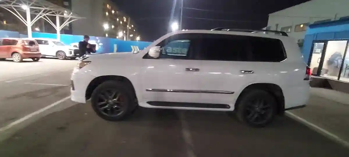 Lexus LX 2013 года за 27 000 000 тг. в Алматы