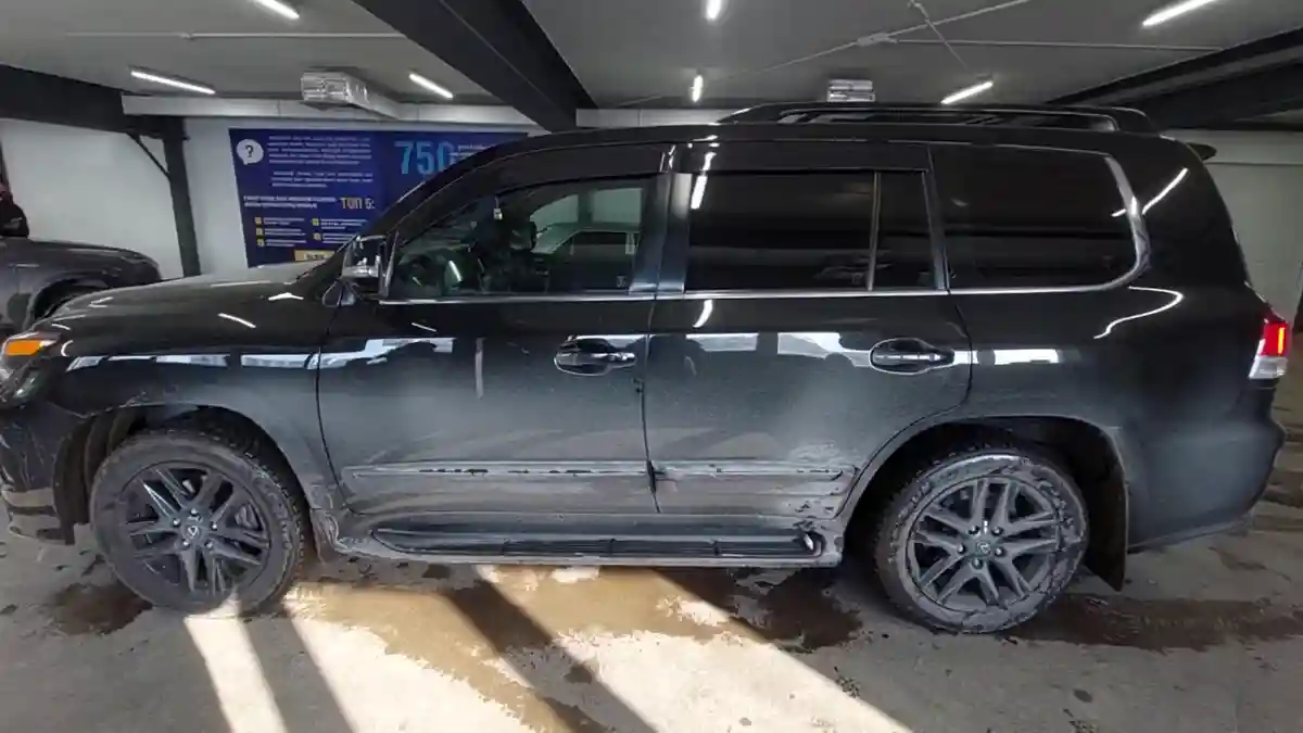 Lexus LX 2014 года за 25 000 000 тг. в Астана