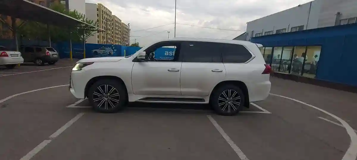 Lexus LX 2018 года за 44 000 000 тг. в Алматы